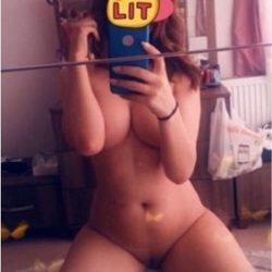 Fetiş Sahibelik Yapan Straponlu Escort Cansu